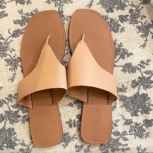 NWT tan brown thong sandals
